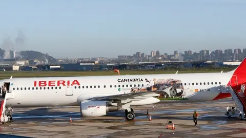 Aeropuerto Seve Ballesteros	El avi&oacute;n de Iberia procedente de Madrid que promocionar&aacute; Cantabria en su fuselaje. 
16 ABR 19
