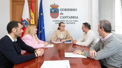 13:00.- Despacho de la consejera
La consejera de Cultura, Turismo y Deporte, Eva Guillermina Fern&aacute;ndez, recibe al alcalde de Santo&ntilde;a.