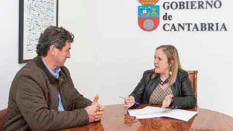 13:00 horas. Despacho de la consejera 

La consejera de Presidencia, Justicia, Seguridad y Simplificaci&oacute;n Administrativa, Isabel Urrutia, recibe al alcalde de Pesaguero, Vicente V&eacute;lez.