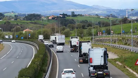 Manifestacion de transportistas, entre Santander y Torrelavega.
21/3/22 Saantander-Torrelavega

FOTOGRAFIA: JUAN MANUEL SERRANO ARCE