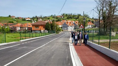 11:30 horas. Lia&ntilde;o (frente al consultorio m&eacute;dico, a la entrada del nuevo aparcamiento)  https://onx.la/6ee6c
El consejero de Fomento, Ordenaci&oacute;n del Territorio y Medio Ambiente, Roberto Media, inaugura la ampliaci&oacute;n vial y aparcamiento en Lia&ntilde;o.