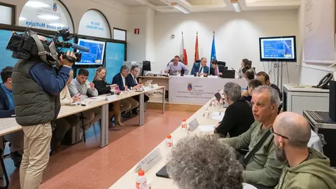 12:00 horas. Sala de Usos M&uacute;ltiples Santander. Estaci&oacute;n de Autobuses. El consejero de Fomento, Ordenaci&oacute;n del Territorio y Medio Ambiente, Roberto Media, preside la Mesa de Ferrocarril. 12 de abril de 2024 &copy; Ra&uacute;l Lucio