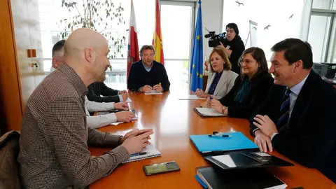 10:00 horas. Despacho del consejero de Desarrollo Rural, Ganader&iacute;a, Pesca y Alimentaci&oacute;n
El consejero de Desarrollo Rural, Ganader&iacute;a, Pesca y Alimentaci&oacute;n, Pablo Palencia, recibe a la presidenta de la Confederaci&oacute;n Hidrogr&aacute;fica del Cant&aacute;brico, B&aacute;rbara Monte Donapetry, y al alcalde de Puente Viesgo, &Oacute;scar Villegas. 17 ABRIL 2024 &copy; Miguel De la Parra