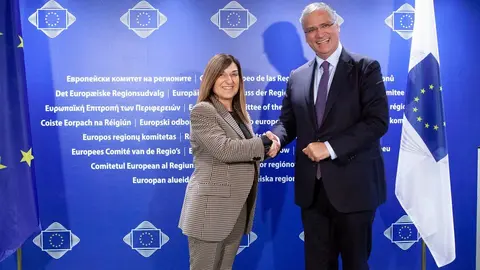 12:30 horas. Comit&eacute; de las Regiones (Sala JDE 8049), Bruselas 
La presidenta de Cantabria, Mar&iacute;a Jos&eacute; S&aacute;enz de Buruaga, se re&uacute;ne con el presidente de Comit&eacute; de las Regiones, Vasco Alves Cordeiro.