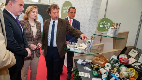 12:00 horas. Plaza de San Antonio, Santo&ntilde;a 
El consejero de Desarrollo Rural, Ganader&iacute;a, Pesca y Alimentaci&oacute;n, Pablo Palencia, asiste a la inauguraci&oacute;n de la XXIV Feria de la Anchoa y la Conserva de Cantabria 2024.