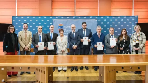 12:00.- Paraninfo de la Universidad de Cantabria, Sala Fray Antonio de Guevara. El consejero de Educaci&oacute;n, Formaci&oacute;n Profesional y Universidades, Sergio Silva, entrega t&iacute;tulos a nuevos inspectores de Educaci&oacute;n. 30 de abril de 2023 &copy; Ra&uacute;l Lucio