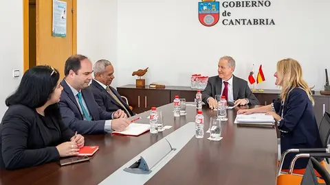 12:00.-Gobierno de Cantabria (Sala Naranja, 6&ordf; planta) 
El consejero de Industria, Empleo, Innovaci&oacute;n y Comercio, Eduardo Arasti, se re&uacute;ne con representantes de la C&aacute;mara de Comercio de Cuba