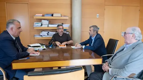 23/05/2024 12:30 horas. Despacho del consejero de Fomento, Ordenaci&oacute;n del Territorio y Medio Ambiente
El consejero de Fomento, Ordenaci&oacute;n del Territorio y Medio Ambiente, Roberto Media, recibe al Colegio de Aparejadores y Arquitectos T&eacute;cnicos.