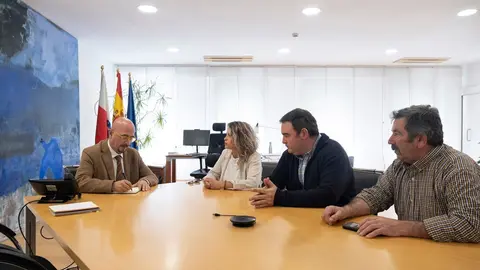 28/05/2024 12:30.- Despacho del consejero 

El consejero de Salud, C&eacute;sar Pascual, recibe al alcalde de San Roque de Riomiera