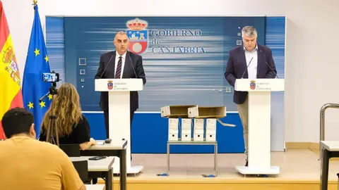 11:30 horas. Sala de Prensa del Gobierno. Los consejeros de Fomento, Ordenaci&oacute;n del Territorio y Medio Ambiente, Roberto Media, y de Econom&iacute;a, Hacienda y Fondos Europeos, Luis &Aacute;ngel Ag&uuml;eros, informan, en rueda de prensa, sobre el pago de la deuda de las ayudas a la rehabilitaci&oacute;n de vivienda. 29 de mayo de 2024 &copy; Ra&uacute;l Lucio