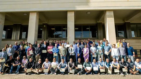 Los consejeros de Educaci&oacute;n, Formaci&oacute;n Profesional y Universidades, Sergio Silva, y de Desarrollo Rural, Ganader&iacute;a, Pesca y Alimentaci&oacute;n, Pablo Palencia, asiste al acto de graduaci&oacute;n de los primeros titulados como T&eacute;cnico en Navegaci&oacute;n y Pesca Litoral y T&eacute;cnico Superior en Transporte Mar&iacute;timo y Pesca de Altura.
31 may 24