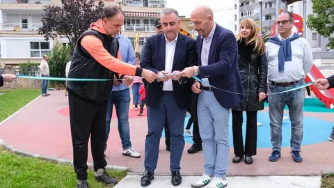20:00 horas. Laredo. Barrio San Lorenzo. El consejero de Fomento, Ordenaci&oacute;n del Territorio y Medio Ambiente, Roberto Media, inaugura una skatepark. 11 de junio de 2024 &copy; Ra&uacute;l Lucio