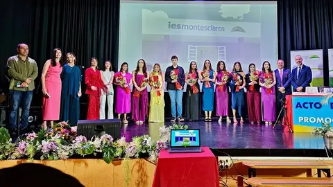 Jóvenes del IES durante el acto de clausura