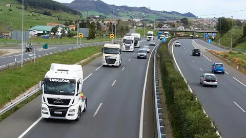 Manifestacion de transportistas, entre Santander y Torrelavega.
21/3/22 Saantander-Torrelavega

FOTOGRAFIA: JUAN MANUEL SERRANO ARCE