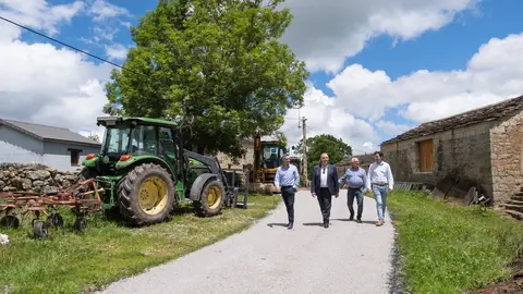 13:00 horas. Ayuntamiento de San Pedro del Romeral. El consejero de Fomento, Ordenaci&oacute;n del Territorio y Medio Ambiente, Roberto Media, inaugura obras en el municipio. 19 de junio de 2024 &copy; Ra&uacute;l Lucio