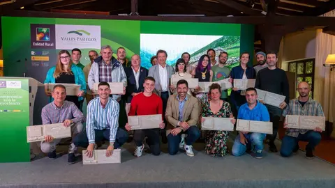 12:00 horas. Ayuntamiento de Santiurde de Toranzo
El consejero de Fomento, Ordenaci&oacute;n del Territorio y Medio Ambiente, Roberto
Media, realiza una visita institucional al municipio. 20 JUNIO 2024 &copy; Miguel De la Parra 20 JUNIO 2024 &copy; Miguel De la Parra