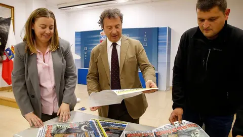 El consejero de Desarrollo Rural, Ganader&iacute;a, Pesca y Alimentaci&oacute;n, Pablo Palencia, y la alcaldesa de Ampuero, Amaya Fern&aacute;ndez, presentan, en rueda de prensa, la feria ganadera en el municipio. 
21 JUN 24