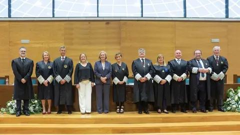 12:00 horas. Paraninfo de la Universidad de Cantabria 

La consejera de Presidencia, Justicia, Seguridad y Simplificaci&oacute;n Administrativa, Isabel Urrutia, asiste a los actos conmemorativos de la festividad del Colegio de Abogados.