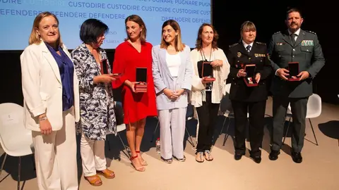 La presidenta de Cantabria, Mar&iacute;a Jos&eacute; S&aacute;enz de Buruaga, preside el acto de recuerdo y homenaje a las v&iacute;ctimas del terrorismo y la entrega de medallas de la Comunidad Aut&oacute;noma. 

27 jun 24