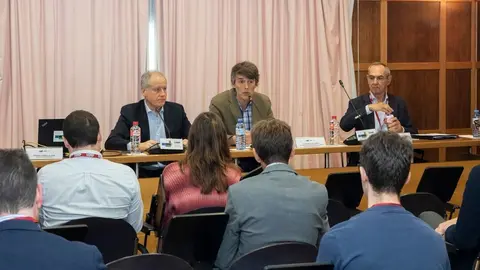 10:00 horas. Caballerizas de La Magdalena, Aula Pedro Salinas

El consejero de Industria, Empleo, Innovaci&oacute;n y Comercio, Eduardo Arasti, inaugura el curso de la UIMP 'Oportunidades y desaf&iacute;os para el impulso de la cadena de valor del H2V.