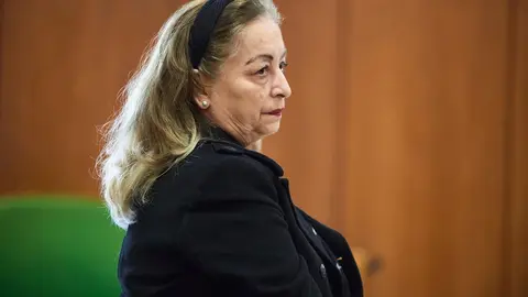 Santander
14/0372023
Tribunal Superior de Justicia de Cantabria

Photo: Cesar Ortiz Gonzalez

RECURSO CONDENADA &ldquo;CRANEO DE CASTRO&rdquo;

La Sala de lo Civil y Penal del Tribunal Superior de Justicia de Cantabria (TSJC) celebrar&aacute; este martes, 14 de marzo, a partir de las 10 horas, la vista para abordar el recurso de apelaci&oacute;n de la condenada por decapitar a su novio en Castro Urdiales.

   La Audiencia Provincial impuso el pasado diciembre a la acusada, Carmen Merino, 15 a&ntilde;os de c&aacute;rcel por un delito de homicidio, por la muerte de su pareja, Jes&uacute;s Mar&iacute;a Baranda, cuyo cr&aacute;neo apareci&oacute; en 2019 dentro de un paquete que ella entreg&oacute; meses antes a una amiga suya para que se lo guardase en su casa, alegando que escond&iacute;a juguetes sexuales.

   En la vista de este martes, la defensa expondr&aacute; sus argumentos para tratar de obtener una sentencia absolutoria, mientras que la fiscal&iacute;a y la acusaci&oacute;n particular informar&aacute;n sobre los mismos.