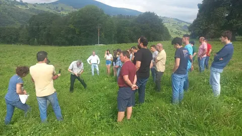 El Centro de Investigaci&oacute;n y Formaci&oacute;n Agrarias (CIFA), dependiente de la Consejer&iacute;a de Desarrollo Rural, Ganader&iacute;a, Pesca y Alimentaci&oacute;n del Gobierno de Cantabria, ha organizado una jornada sobre agroganader&iacute;a regenerativa con el fin de promover este modelo de producci&oacute;n y dar a conocer sus m&eacute;todos y gesti&oacute;n entre los profesionales del sector, as&iacute; como sus numerosos beneficios sobre la salud, los animales y las personas.