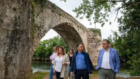 11:30 horas. Oru&ntilde;a, Pi&eacute;lagos. Barrio El Puente, 18 (junto al restaurante La Puentecilla)
El consejero de Fomento, Ordenaci&oacute;n del Territorio y Medio Ambiente, Roberto Media, inaugura varias actuaciones de seguridad vial.. 12 JULIO 2024 &copy; Miguel De la Parra