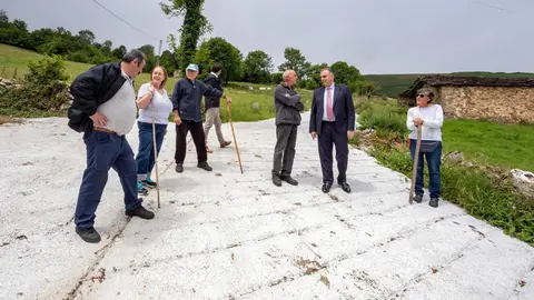 12:00 horas. Ayuntamiento de San Roque de Riomiera

El consejero de Fomento, Ordenaci&oacute;n del Territorio y Medio Ambiente, Roberto Media, visita diversas actuaciones en el municipio.