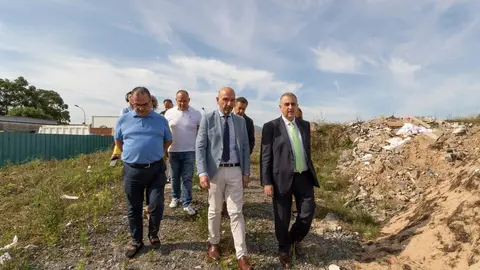 10:00 horas. Pol&iacute;gono industrial &lsquo;La Pesquera&rsquo;. Laredo

El consejero de Fomento, Ordenaci&oacute;n del territorio y Medio Ambiente, Roberto Media, visita el nuevo punto limpio de Laredo.