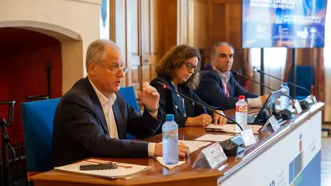 10:00 horas. Hall Real del Palacio de la Magdalena

El consejero de Industria, Empleo, Innovaci&oacute;n y Comercio, Eduardo Arasti, inaugura un curso sobre Inteligencia Artificial en la Universidad Internacional Men&eacute;ndez Pelayo. 
22 JULIO 2024 &copy; Miguel De la Parra