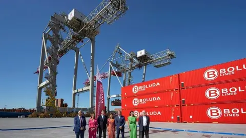 11:00 horas. Puerto de Santander. Entrada por el control de acceso de Raos

La presidenta de Cantabria, Mar&iacute;a Jos&eacute; S&aacute;enz de Buruaga, inaugura las Fase II de la terminal de contenedores de Boluda y la entrada en funcionamiento de la terminal ferroviaria.