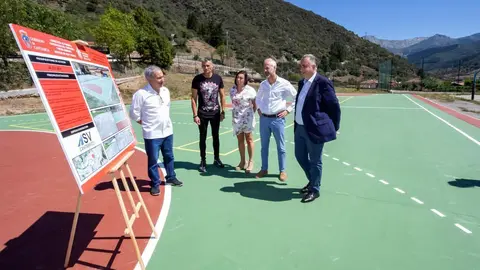 12:00 horas. Potes

Los consejeros de Fomento, Ordenaci&oacute;n del Territorio y Medio Ambiente, Roberto Media, y de Educaci&oacute;n, Formaci&oacute;n Profesional y Universidades, Sergio Silva, visitan obras en el CEIP Concepci&oacute;n Arenal.