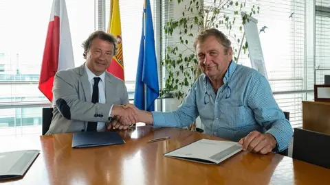 12:00 horas. Despacho del consejero. El consejero de Desarrollo Rural, Ganader&iacute;a, Pesca y Alimentaci&oacute;n, Pablo Palencia, firma convenios de colaboraci&oacute;n con la Federaci&oacute;n de Asociaciones de criadores de razas bovinas de aptitud c&aacute;rnica y con la Asociaci&oacute;n nacional de criadores de ganado vacuno de raza tudanca. 26 de julio de 2024 &copy; Ra&uacute;l Lucio