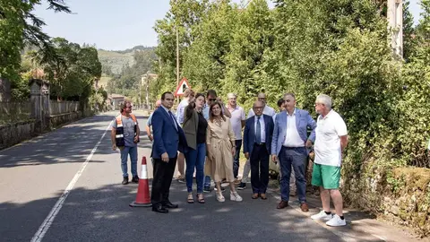 11:30 horas. Valle de Villaverde. Intersecci&oacute;n entre las CA-252 y CA-152, frente a la iglesia de Santa Mar&iacute;a 

La presidenta de Cantabria, Mar&iacute;a Jos&eacute; S&aacute;enz de Buruaga, asiste al inicio de las obras de la carretera entre el alto de La Escrita y La Matanza.