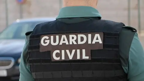 Un agente de la Guardia Civil, de espalda.
GUARDIA CIVIL
18/11/2022