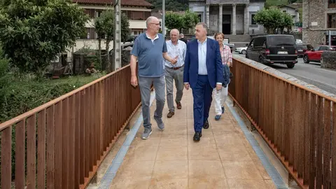 12:00 horas. Ayuntamiento de Arredondo  

El consejero de Fomento, Ordenaci&oacute;n de Territorio y Medio Ambiente, Roberto Media, visita la pasarela peatonal de la carretera que una La Cavada con Ramales de la Victoria.