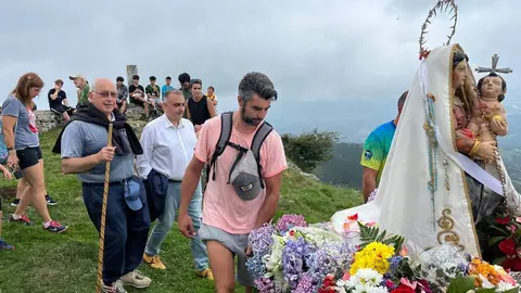 12:00 horas. Guriezo

 

El consejero de Fomento, Ordenaci&oacute;n del Territorio y Medio Ambiente, Roberto Media, asiste a los actos conmemorativos de la Nuestra Se&ntilde;ora de las Nieves.