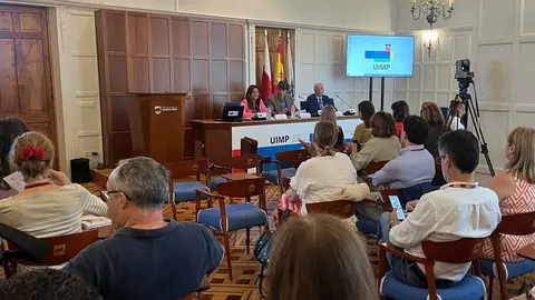 10:00 horas. UIMP.


La consejera de Inclusi&oacute;n social, Juventud, Familias e Igualdad, Bego&ntilde;a G&oacute;mez, inaugura el curso El Futuro del Sistema para la Autonom&iacute;a y Atenci&oacute;n a la Dependencia (SAAD)