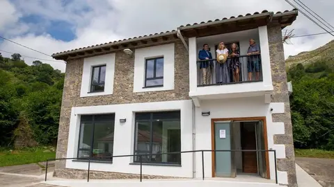 12:00 horas. Ayuntamiento de Miera.
La consejera de Cultura, Turismo y Deporte, Eva Guillermina Fern&aacute;ndez, inaugura
el albergue de Miera. 6 AGOSTO 2024 &copy; Miguel De la Parra