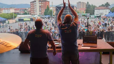 DJ CELIS Y MON FERNÁNDEZ  - VIVE LA FERIA 2024 &copy;EL REY LAGARTÓN (3)