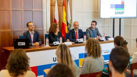 10:30 horas. Palacio de La Magdalena, Biblioteca
El consejero de Educaci&oacute;n, Formaci&oacute;n Profesional y Universidades, Sergio Silva,
inaugura el curso &lsquo;Neurobiolog&iacute;a de las dificultades de aprendizaje: modelos
educativos y pr&aacute;cticos en dislexia y discalculia&rsquo;.  2 septiembre 2024 &copy; Miguel De la Parra