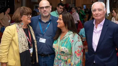 13:15 horas. Palacio de La Magdalena, Sala Bringas-Riancho 

La consejera de Inclusi&oacute;n Social, Familias, Igualdad y Juventud, Bego&ntilde;a G&oacute;mez del R&iacute;o, clausura el curso de la UIMP &lsquo;De una vida impuesta a una vida elegida. La desinstitucionalizaci&oacute;n de los apoyos y los cuidados&rsquo;.