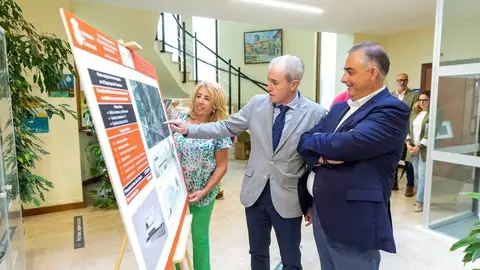 9:30 horas. Ayuntamiento de Arnuero
El consejero de Fomento, Ordenaci&oacute;n del Territorio y Medio Ambiente, Roberto
Media, realiza una visita institucional al municipio. 3 SEPTIEMBRE 2024 &copy; Miguel De la Parra