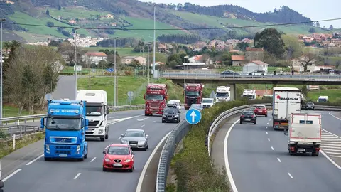 Manifestacion de transportistas, entre Santander y Torrelavega.
21/3/22 Saantander-Torrelavega

FOTOGRAFIA: JUAN MANUEL SERRANO ARCE