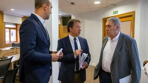 10:00 horas. Ayuntamiento de Torrelavega
El consejero de Desarrollo Rural, Ganader&iacute;a, Pesca y Alimentaci&oacute;n, Pablo Palencia,
y el alcalde de Torrelavega, Javier L&oacute;pez Estrada, presentan el XXVIII Memorial
Jos&eacute; Ruiz Ruiz 4 SEPTIEMBRE 2024 &copy;&nbsp;Miguel De la Parra