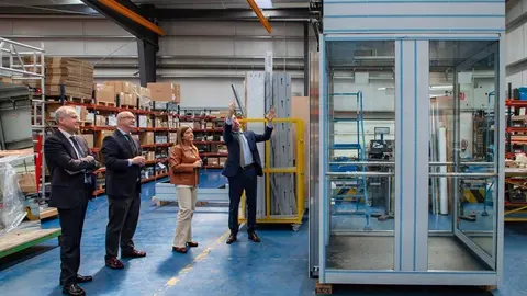 11:30 horas. Barrio Adarzo, 167-B, Santander 
La presidenta de Cantabria, Mar&iacute;a Jos&eacute; S&aacute;enz de Buruaga, visita la empresa Ascensores IMEM.