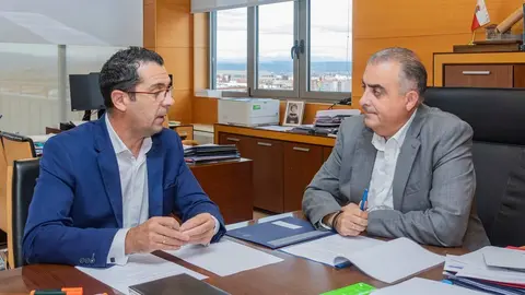 09:30 horas. Despacho del consejero

El consejero de Fomento, Vivienda, Ordenaci&oacute;n del Territorio y Medio Ambiente, Roberto Media, recibe al alcalde de Val de San Vicente.