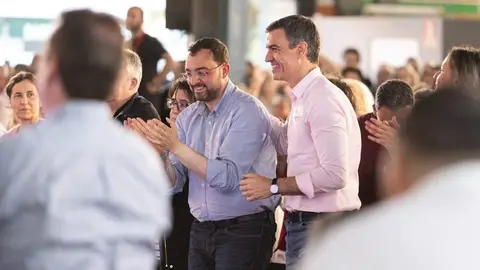 Mitin de campa&ntilde;a a las elecciones europeas del PSOE en Gij&oacute;n. Participan Pedro S&aacute;nchez, Adri&aacute;n Barb&oacute;n, Bego&ntilde;a Fern&aacute;ndez y Jon&aacute;s Fern&aacute;ndez.