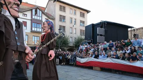 16:00 horas. Plaza de Espa&ntilde;a, Reinosa. La consejera de Presidencia, Justicia, Seguridad y Simplificaci&oacute;n Administrativa, Isabel Urrutia, asiste al desfile de carretas t&iacute;picas con motivo del D&iacute;a de Campoo. 29 de septiembre de 2024 &copy; Ra&uacute;l Lucio