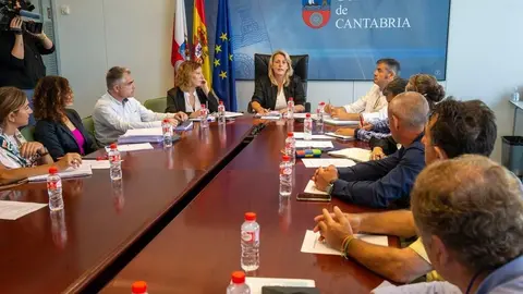 9:30 horas. Sala de reuniones de la Consejer&iacute;a, 3&ordf; planta

La consejera de Desarrollo Rural, Ganader&iacute;a, Pesca y Alimentaci&oacute;n, Mar&iacute;a Jes&uacute;s Susinos, preside la Mesa Regional Agraria. 1 NOV 24 &copy; Miguel De la Parra